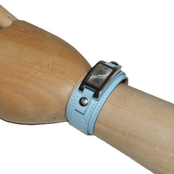 Vintage Roxy Blue Genuine Leather Band Chic Ladies Watch New Battery! - Picture 3 of 15